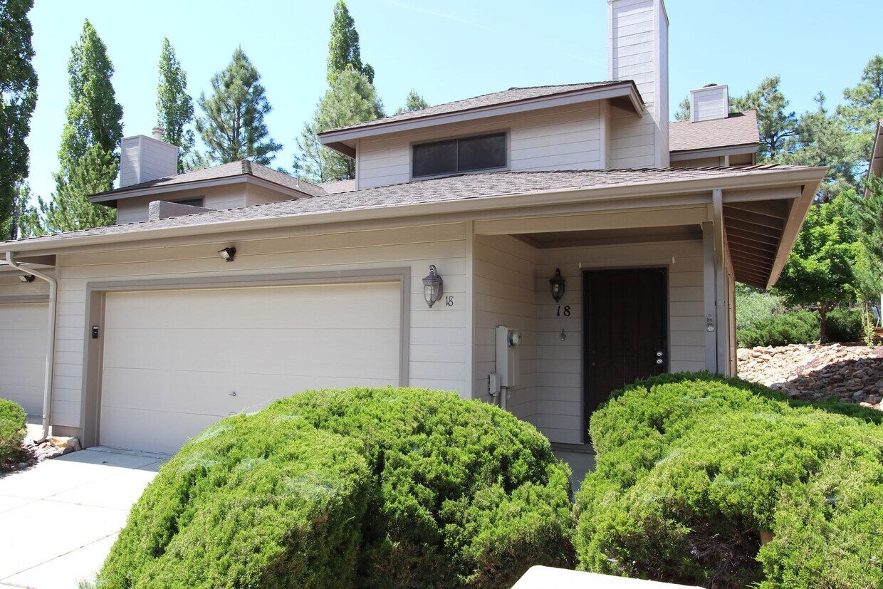 Primary Photo - MOVE IN READY! Charming 2-Bedroom Townhome...