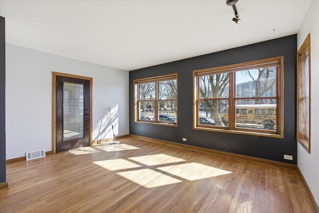 Building Photo - 5218 N Lieb Ave