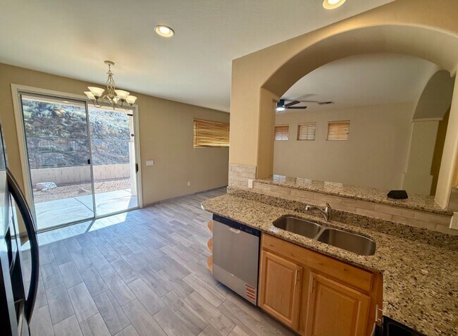Building Photo - 3 Bedroom in Beautiful Ahwatukee Foothills Club West!  Available 7/1