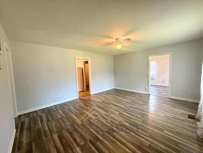 Building Photo - Charming 3BR, 1BA Available Now!