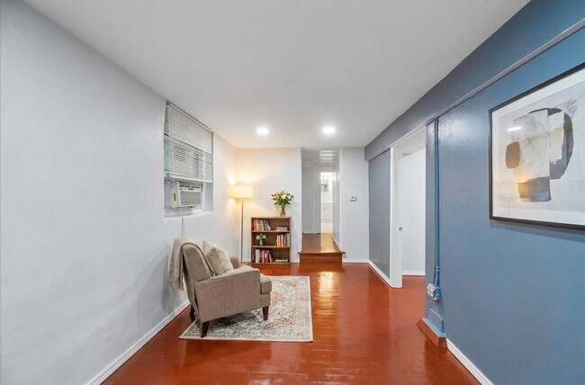 Foto del edificio - 1645 W Beach Ave
