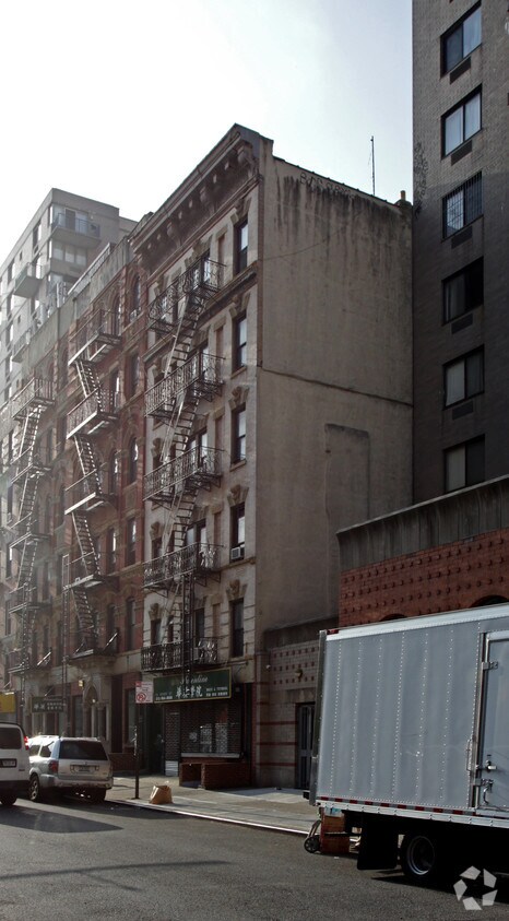 Primary Photo - 52 Henry St