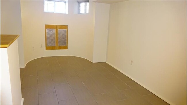 Foto del edificio - 1420 Hopkins St NW