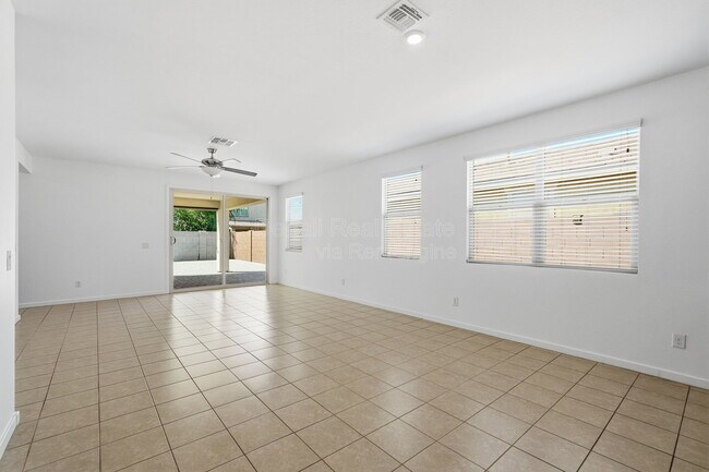 Foto del edificio - 13300 N 141st Ln