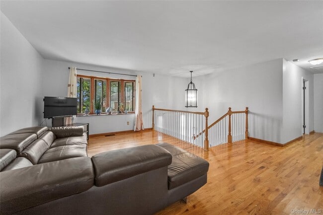 Building Photo - 35 Westwind Rd
