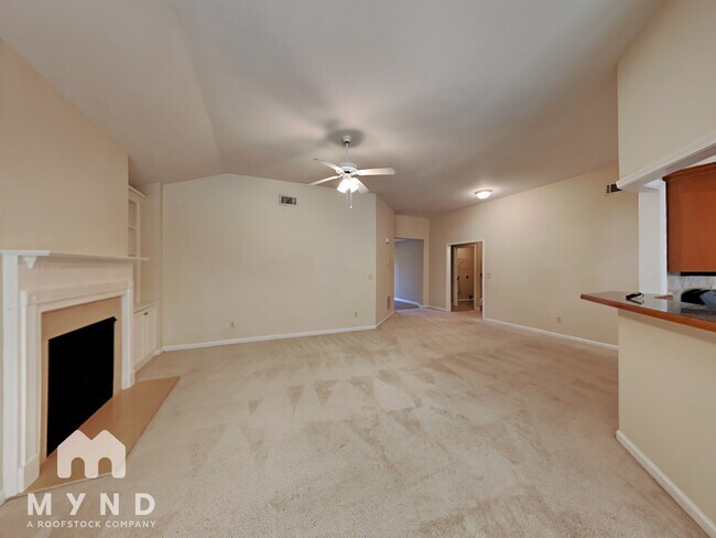 Foto del edificio - 1690 Cooper Lakes Dr