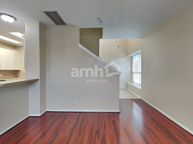 Foto del edificio - 16650 Beckland Ln