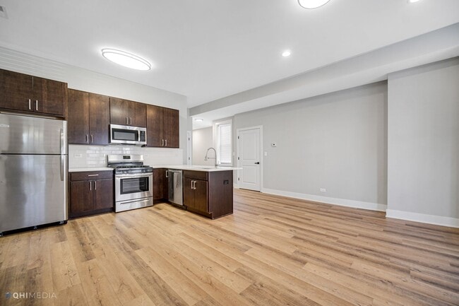 Building Photo - 2735 W Polk St