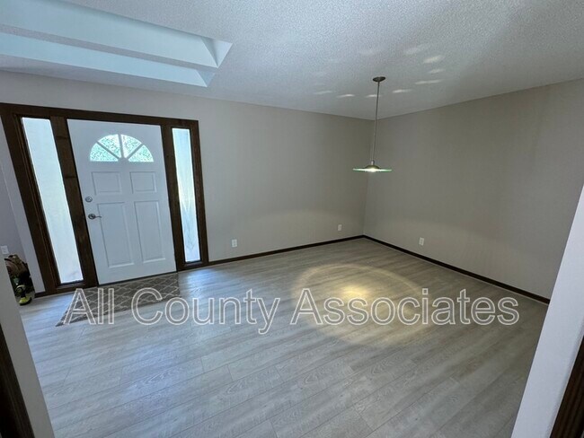 Foto del edificio - 1316 Rollingwood Ct