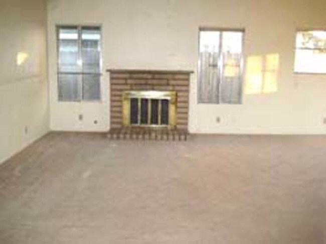 Building Photo - 1010 W Lemon Ave