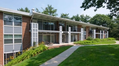 Building Photo - The Commons at Windsor Gardens