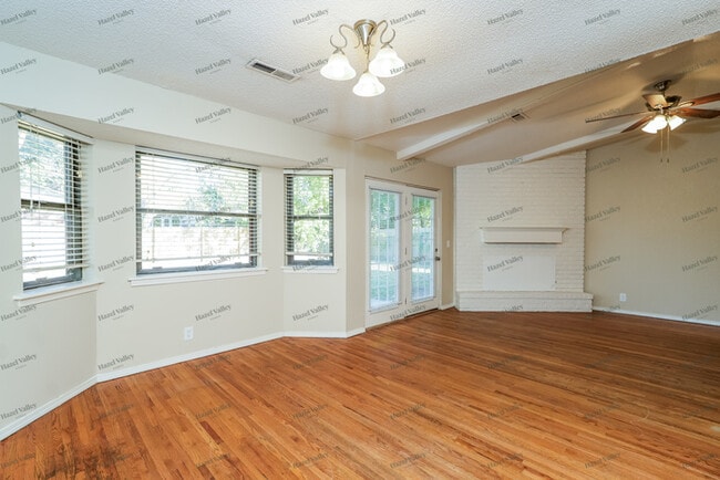 Building Photo - 1669 S Pine Ave