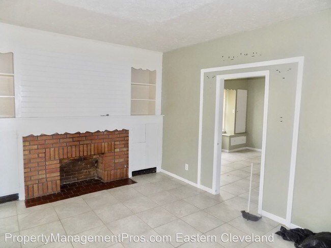 Building Photo - 2 br, 1 bath House - 12600 Beachwood Ave.