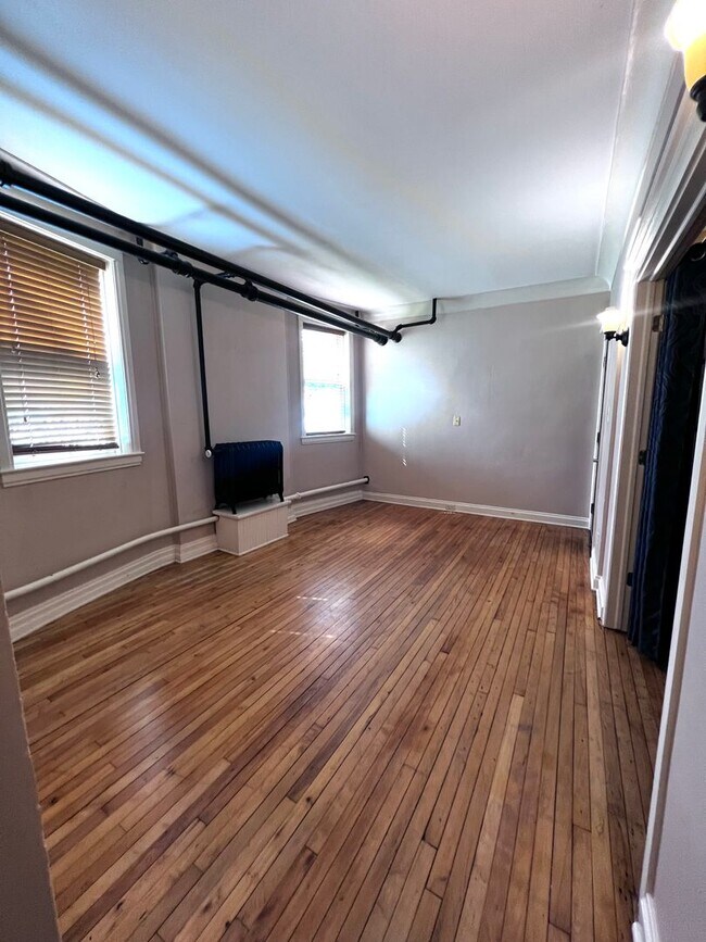 Foto del edificio - 308 E 5th St