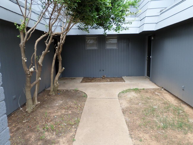 Building Photo - 6807 Lancer Ln
