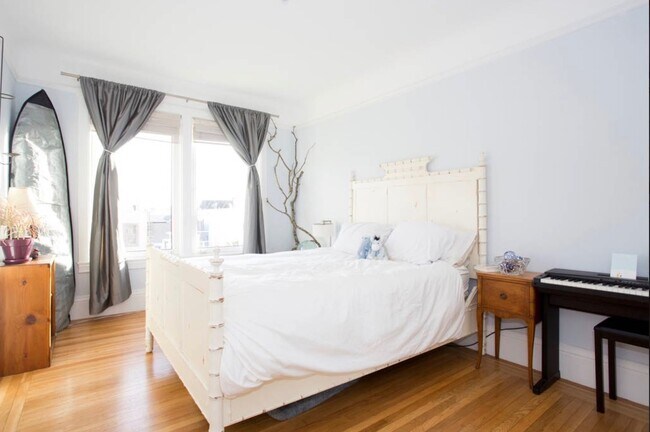 bedroom looking south (Walls are now white) - 1341 Union St