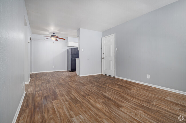 2BR, 2BA - 790SF - Living Room - Marigold Apartments