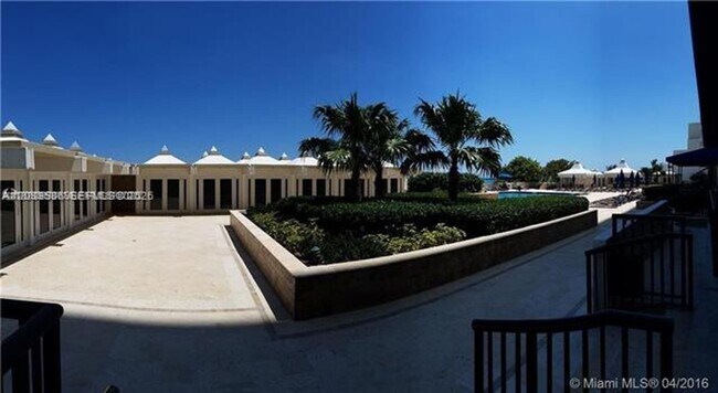 Foto del edificio - 5555 Collins Ave