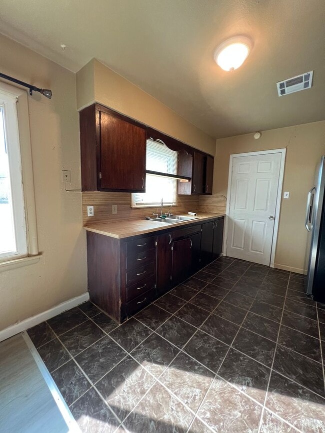 Foto del edificio - 3818 NW Bell- AVAILABLE NOW!