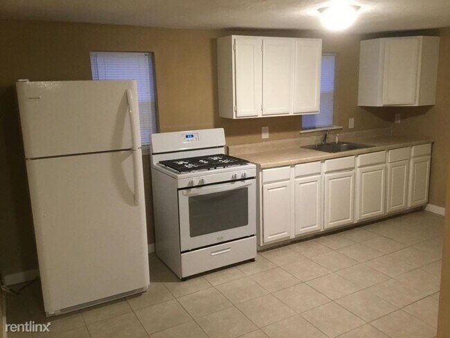 Building Photo - 2 br, 1 bath House - 1604 Dodge St
