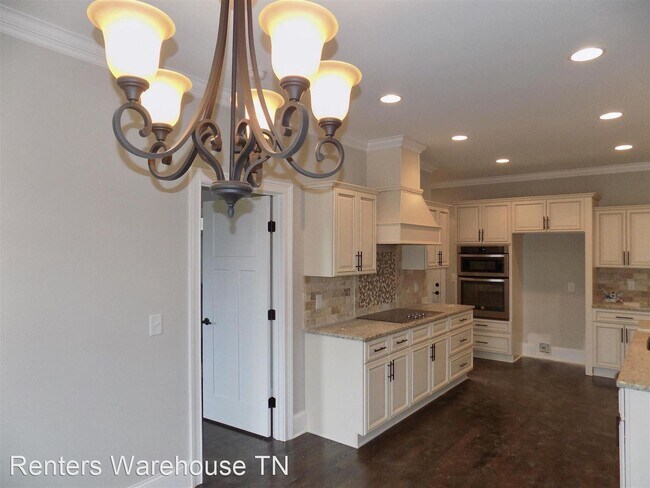 Building Photo - 4 br, 3.5 bath House - 330 Bates Road