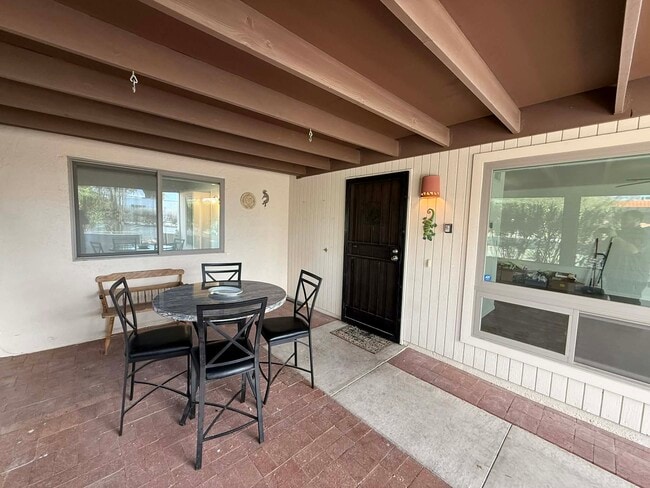 Building Photo - 348 W Via Del Heroe