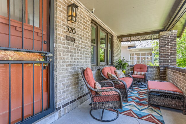 Building Photo - 526 Emerson St