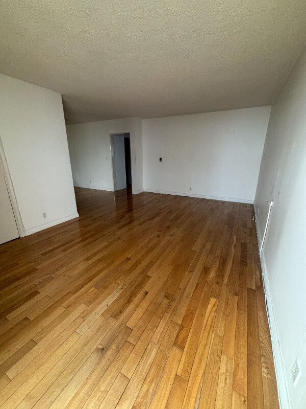 Foto del edificio - 2042 Beachwood Dr