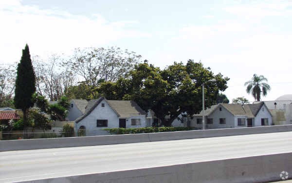 Foto del edificio - 406-412 1/2 E Rosecrans Ave