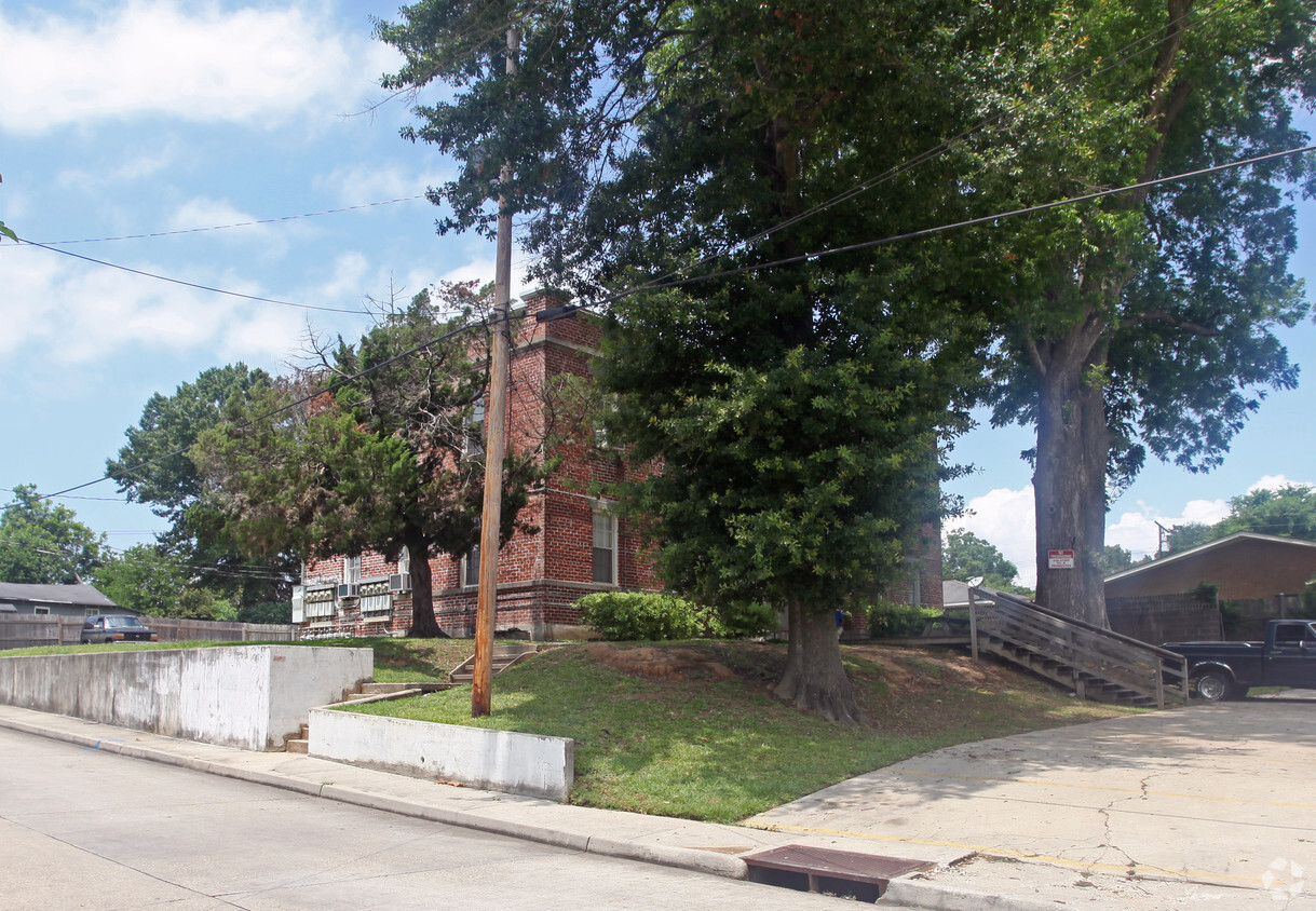 Building Photo - 360 W Garfield St