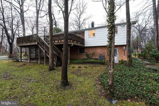 Building Photo - 10107 Forest Ave