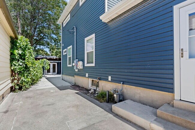 Foto del edificio - 235 Browning Ave
