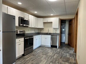 Building Photo - 146 Kennedy Memorial Dr