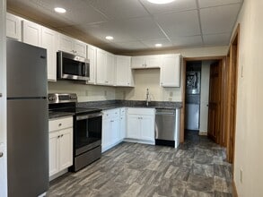 Building Photo - 146 Kennedy Memorial Dr