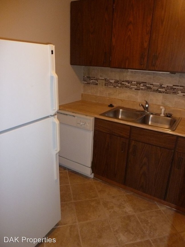 N111W15833W15833 Vienna Ct, Germantown, WI 53022 Room for Rent in