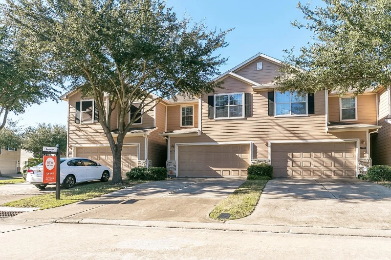 Foto principal - 15826 Misty Loch Ln