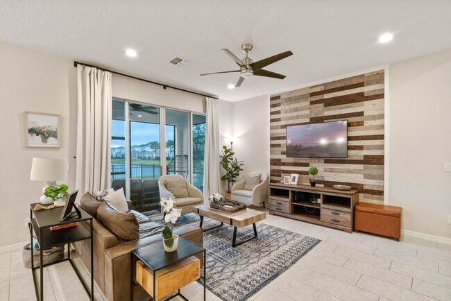 Foto del edificio - Water Front Home- 4 Large Bedrooms-3 baths Gated Community Call Sheila Campbell 407-687-7900