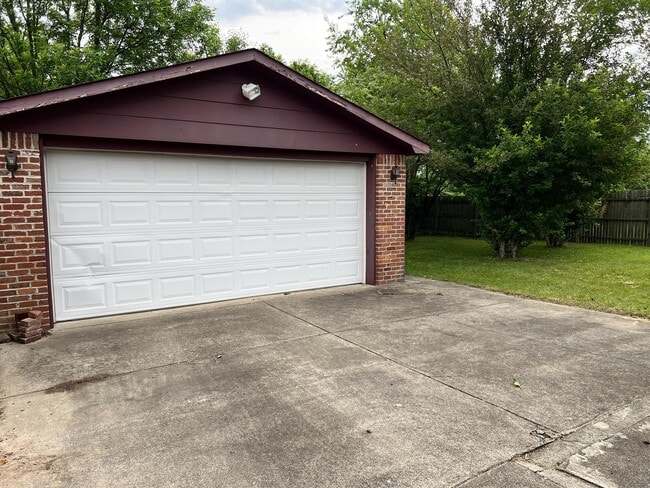 Photo - 5807 Larkgrove Dr House