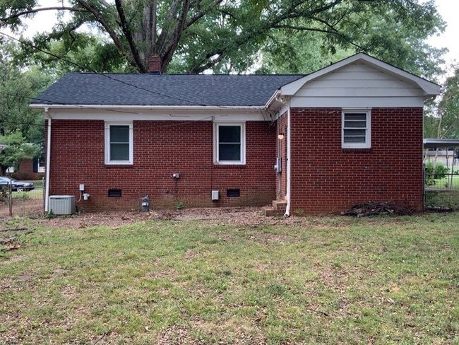 Building Photo - 1062 Dresden Dr W