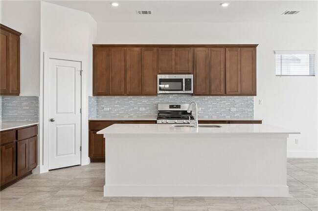 Building Photo - 121 Buckle Cove