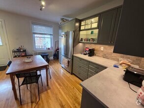 Building Photo - 213 St. Andrew St