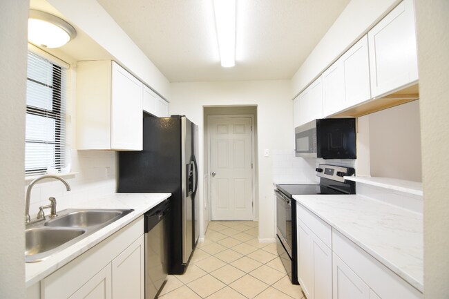 Building Photo - 9307 Trailridge Dr