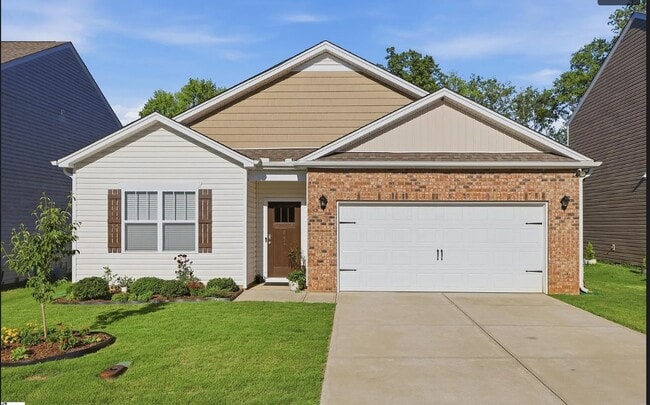 Building Photo - 841 Honeybush Dr