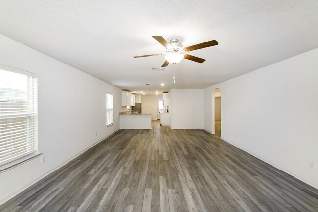 Building Photo - 18625 Allen Welch Dr