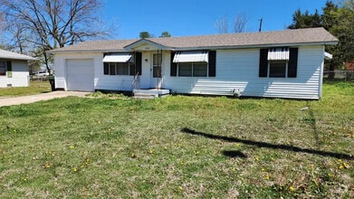Building Photo - 420 N Mayfair Way