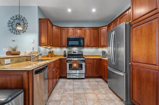 Building Photo - Battery