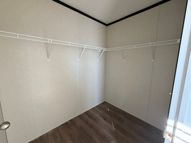 Foto del edificio - 25794 Nuway Ave