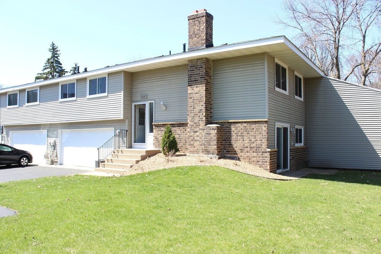 1418 Oak Leaf Ln, Burnsville, MN 55337 House Rental in Burnsville, MN