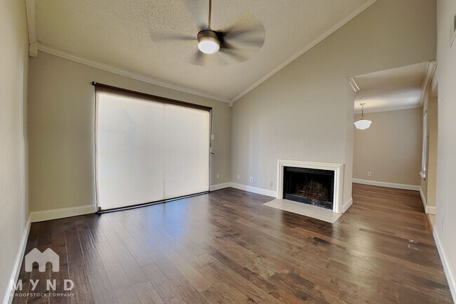 Foto del edificio - 5300 Keller Springs Rd