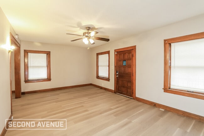 Building Photo - 1516 E 50th Terrace